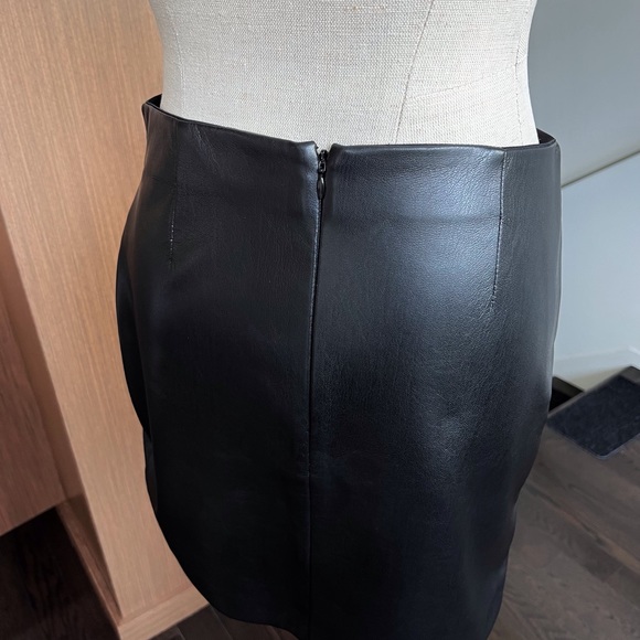 The best LEATHER skirt is NOT a leather Skirt - Picture 3 of 6
